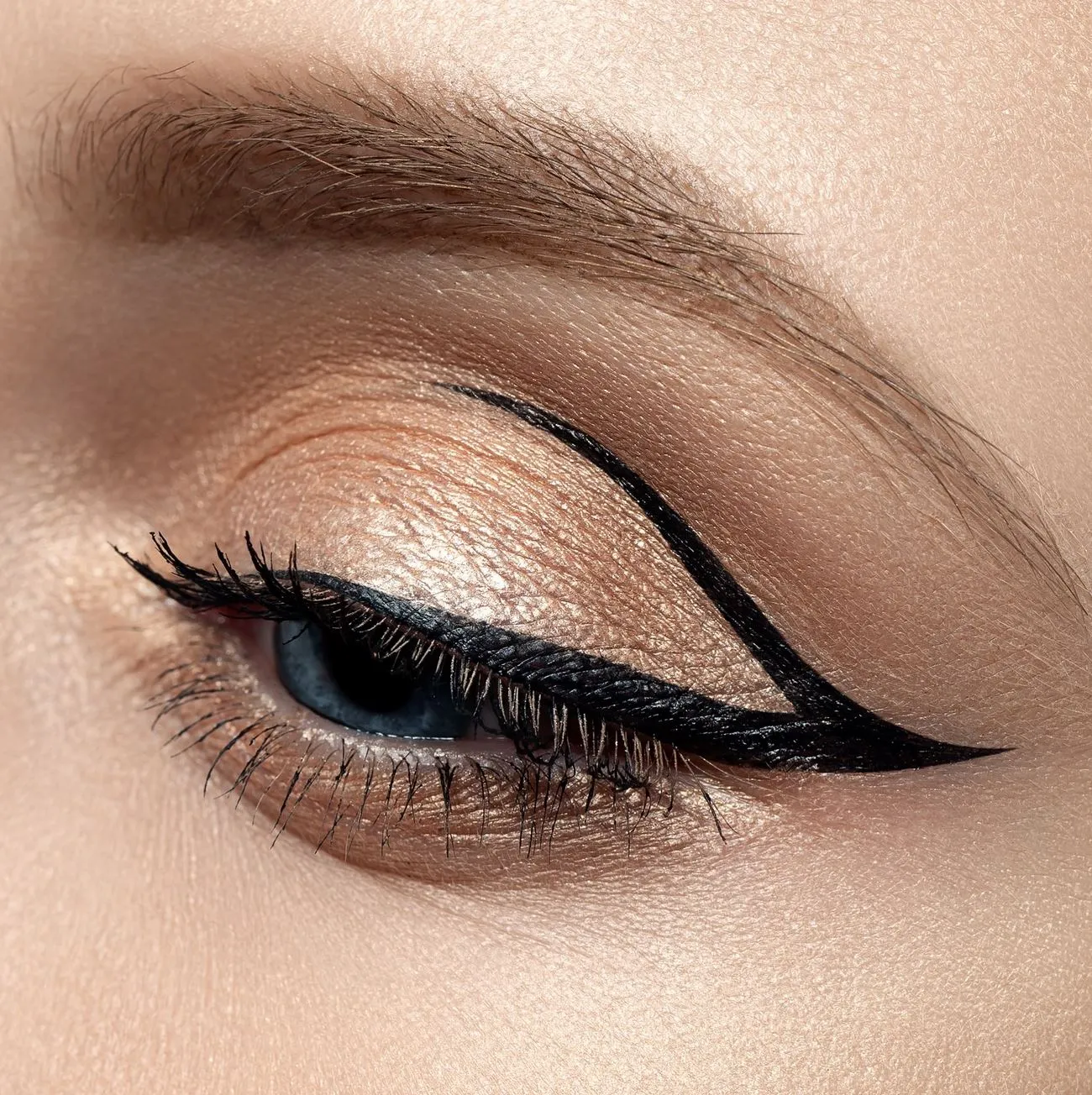 Liquid Eyeliner with a Felt Tip